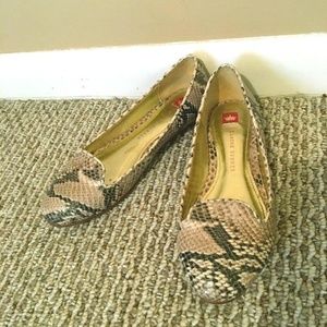 Elaine Turner Snake Skin Flats Size 6